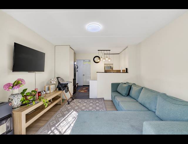 1 BEDROOM APARTMENT FOR SALE IN BRYANSTON